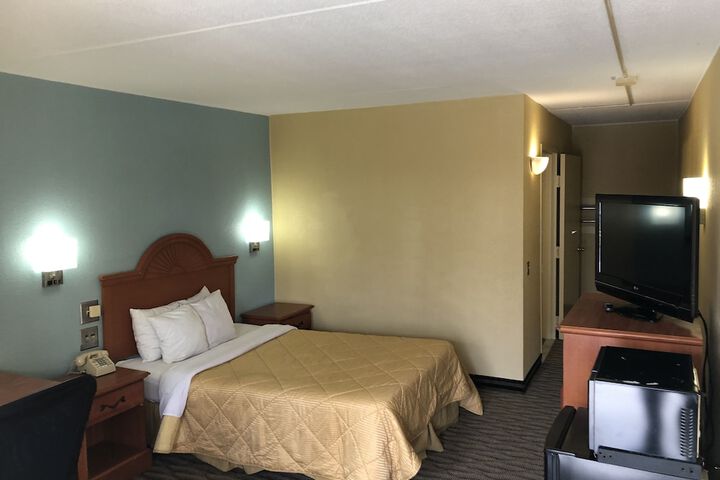 1 Double Bed Accessible (2 of 20)
