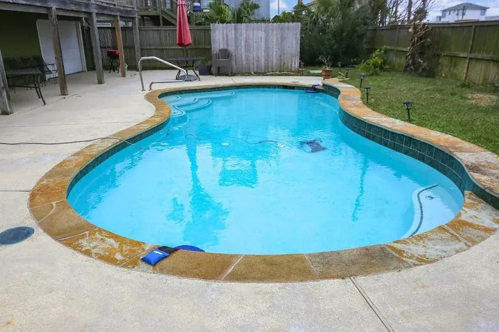 Pool 11 of 17