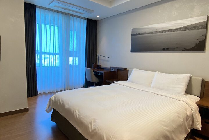 Room 7 of 18