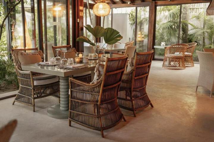 Dining 98 of 131
