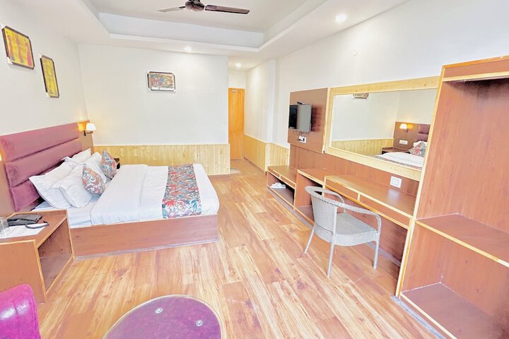 Room 10 of 33