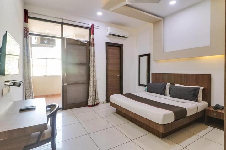 Collection O Green Plaza Near Inox Gurgaon Dreamz
