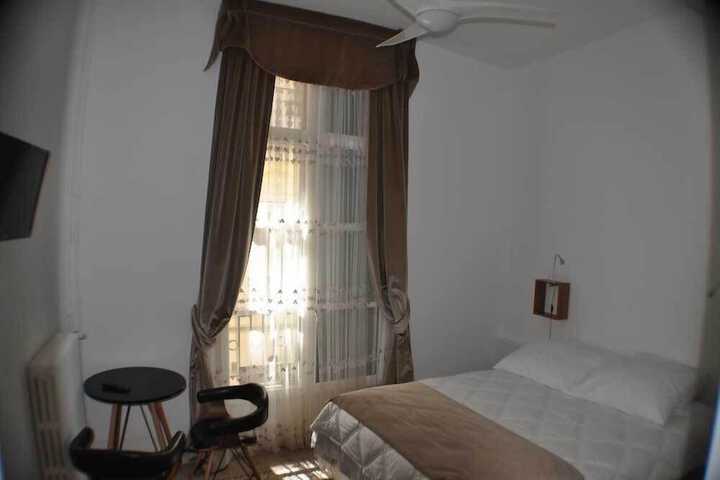 Room 3 of 25