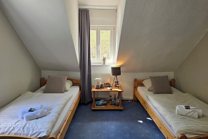 Room 28 of 43