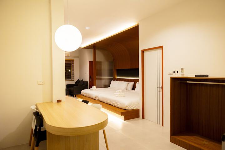 Room 21 of 103