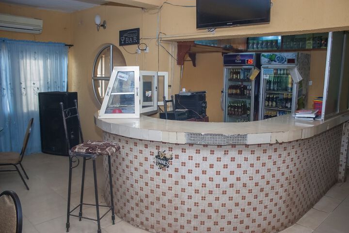Lounge 19 of 20