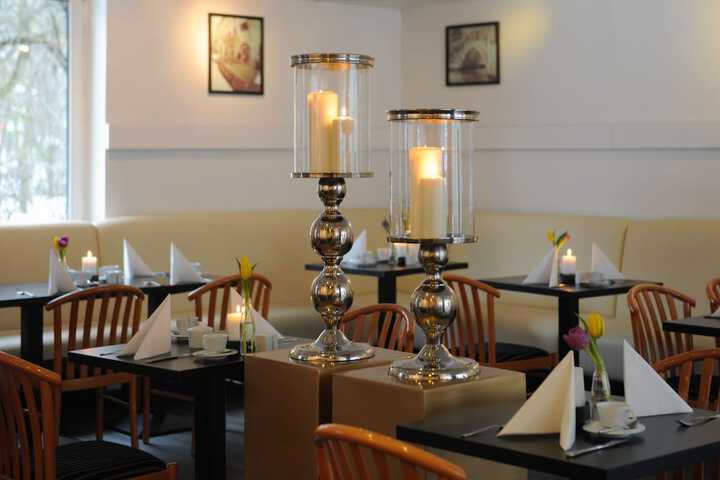 Dining 42 of 60