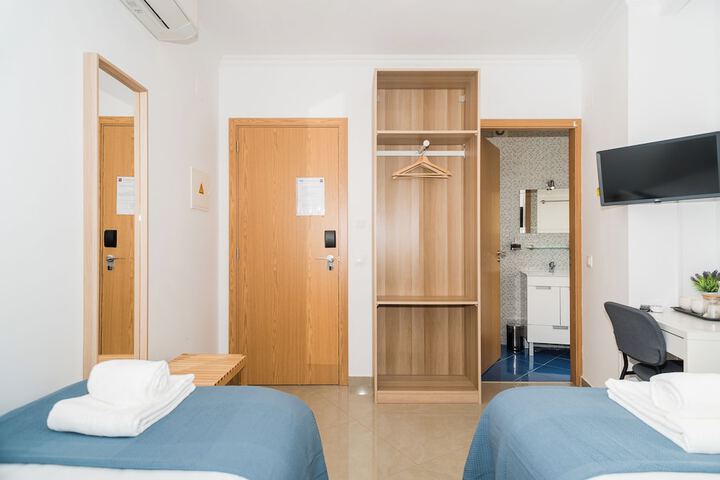 Room 37 of 76