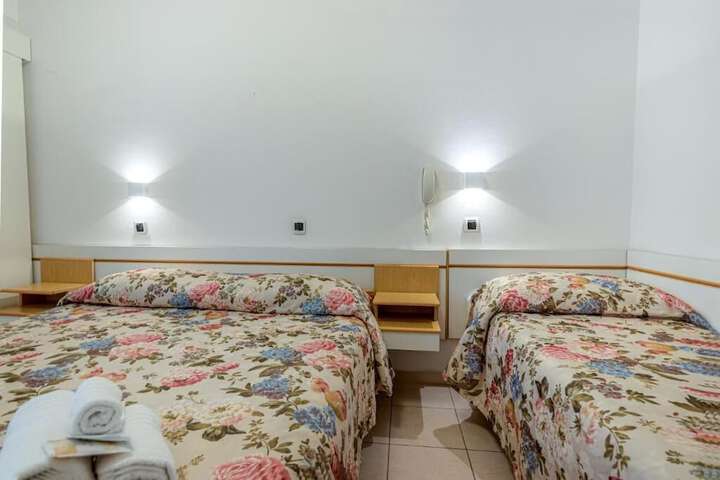 Room 8 of 43