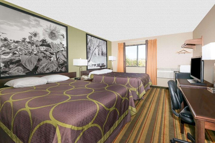 2 Queen Beds (13 of 13)