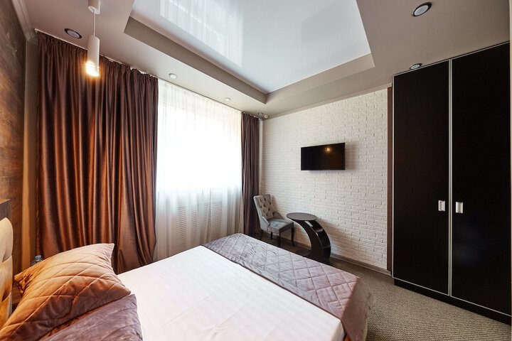 Room 13 of 33