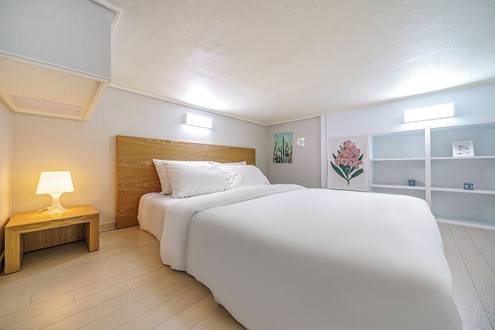 Room 11 of 29