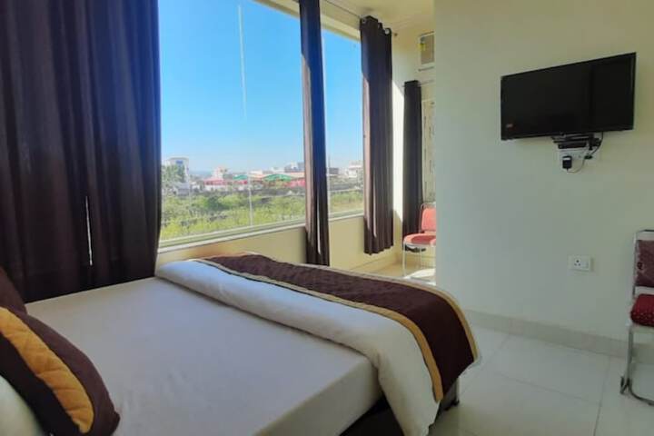 Room 5 of 14