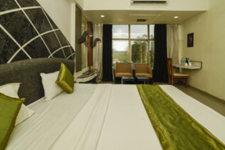 Room 10 of 38