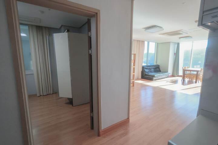 Room 37 of 80