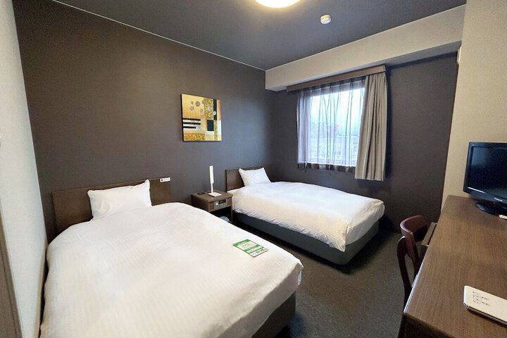 Room 8 of 21