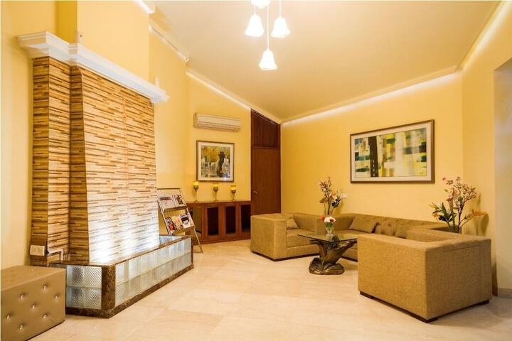 Entrance & Lobby