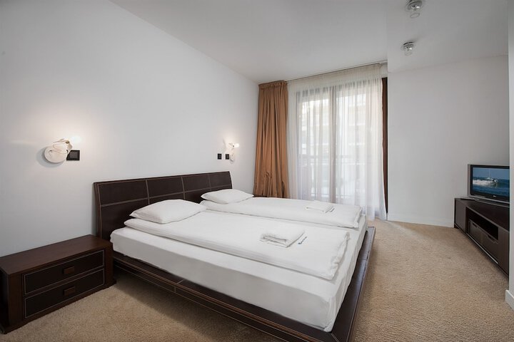Room 2 of 117