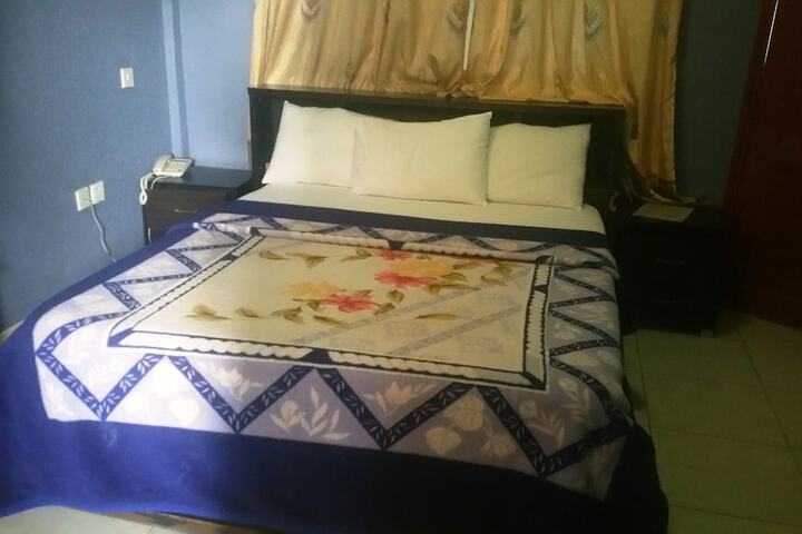 Room 5 of 17