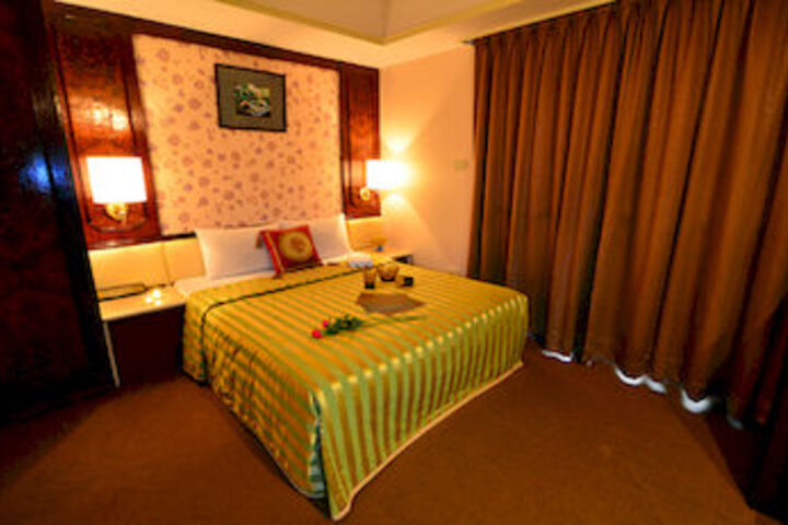 Room 7 of 14
