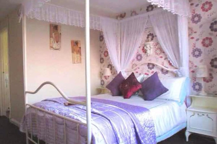 Room 16 of 26