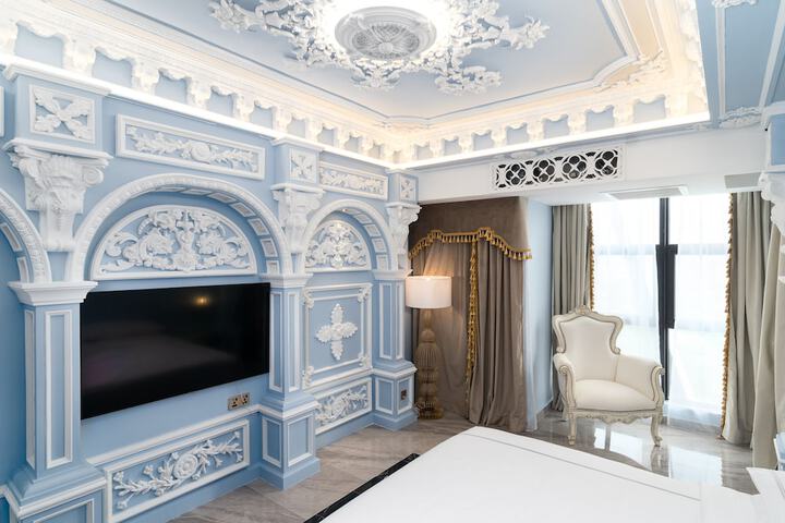 Room 82 of 195