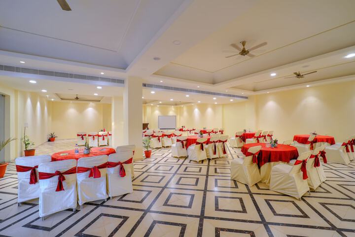Ballroom/Hall 67 of 88