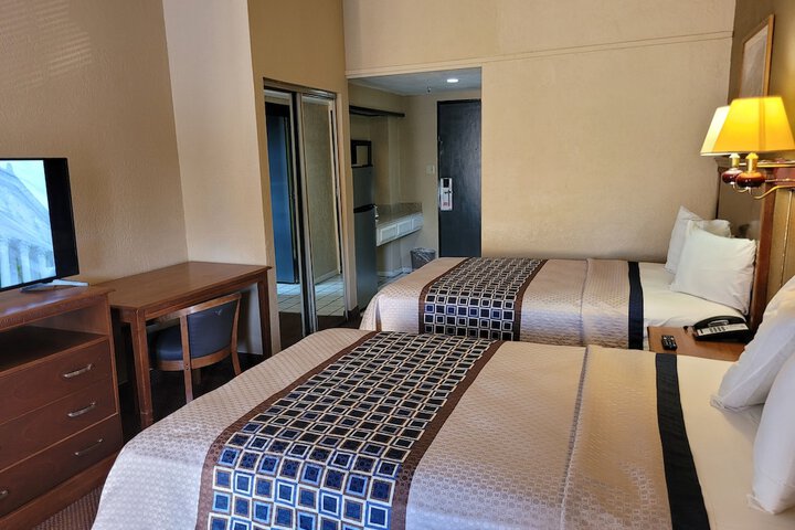 2 Double Beds (10 of 14)