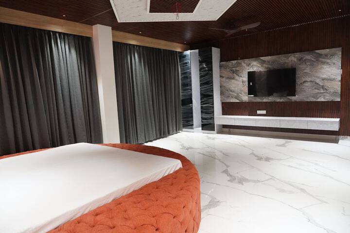 Room 35 of 60