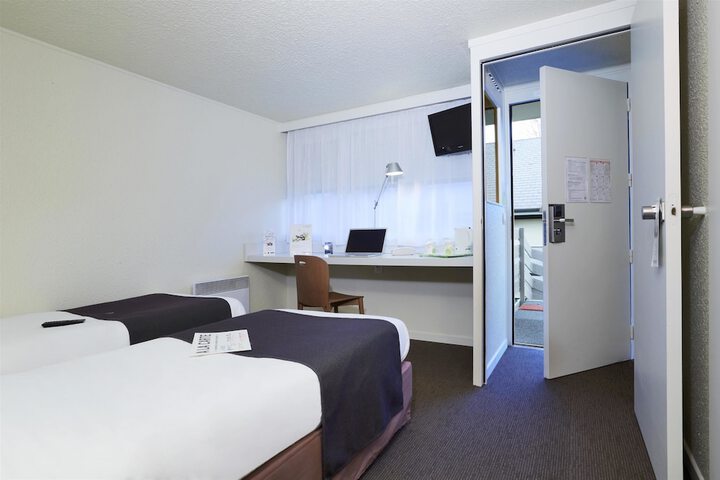 Room 8 of 39