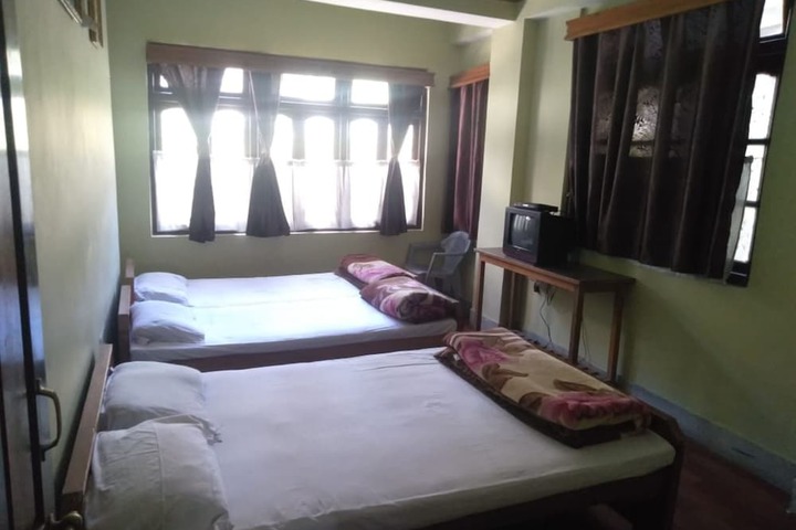 Room 10 of 13