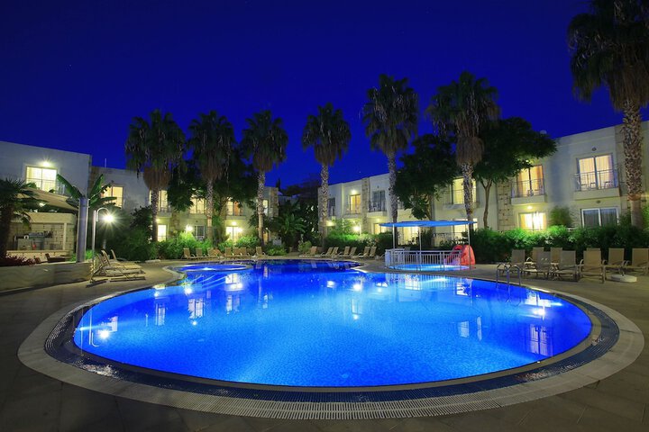 Hotel with Pool