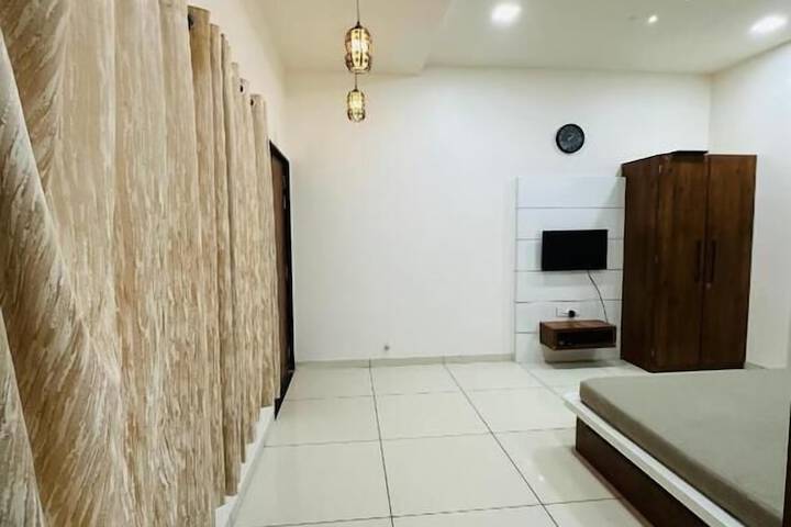 Room 6 of 29