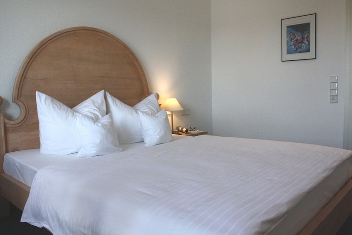 Room 12 of 32