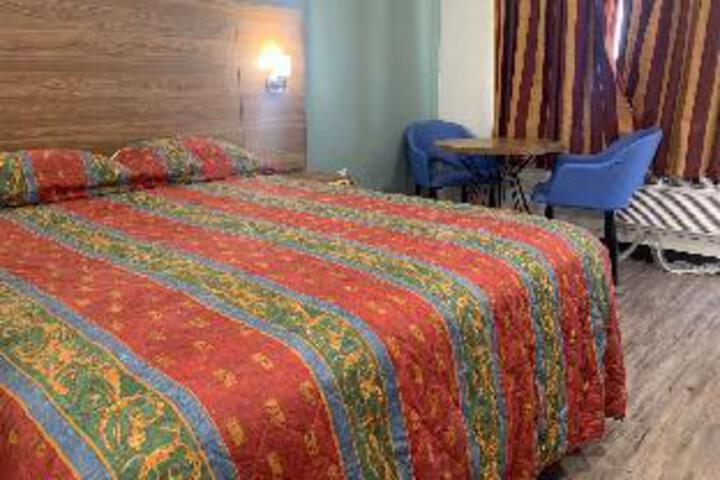 Deluxe King Bed (5 of 5)
