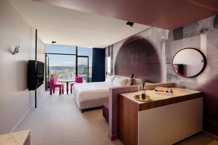 Room 7 of 74