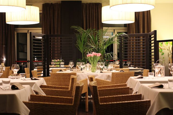 Dining 43 of 75