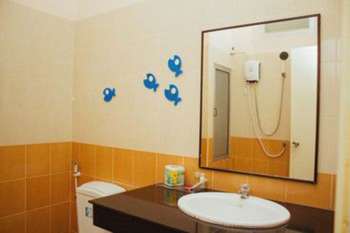 Room 4 of 28