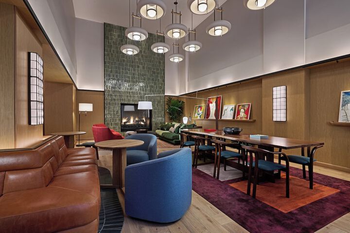 Lobby lounge