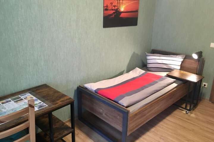 Room 5 of 16