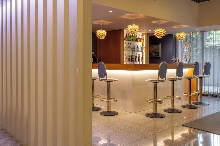 Lounge 62 of 69