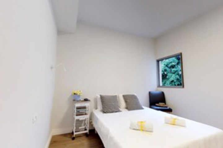 Room 16 of 16