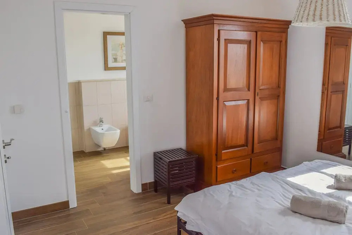 Room 4 of 23