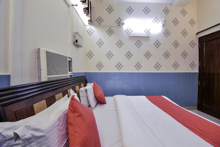Room 13 of 21