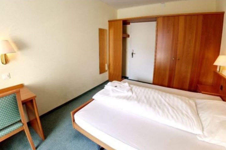 Room 21 of 26