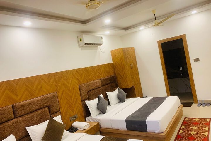 Room 9 of 17