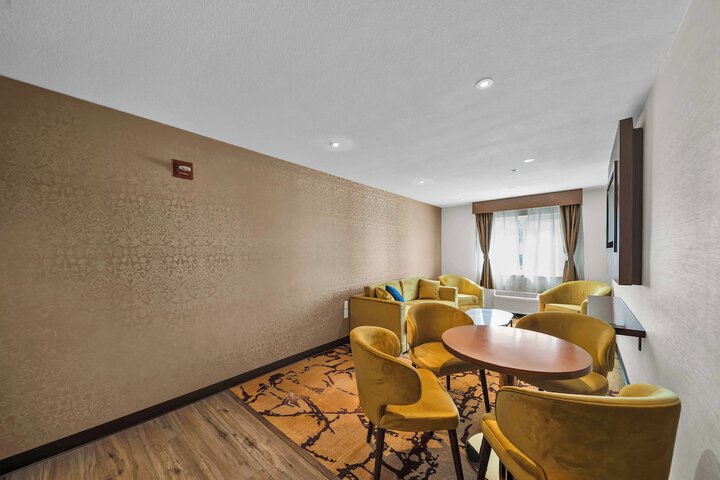 Room 5 of 37