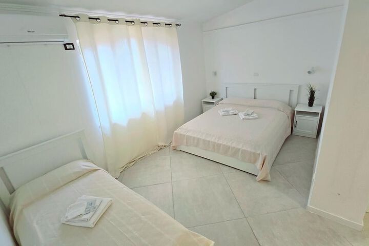 Room 10 of 16