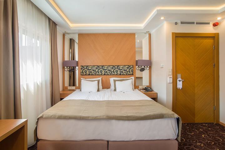 Room 12 of 62