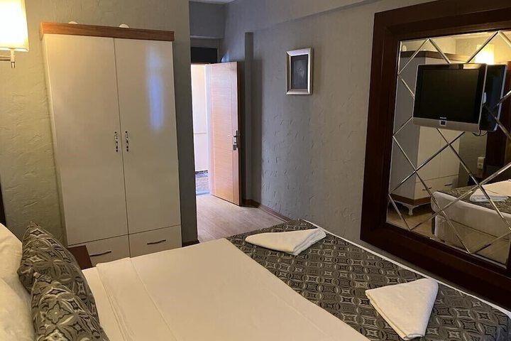 Room 14 of 93